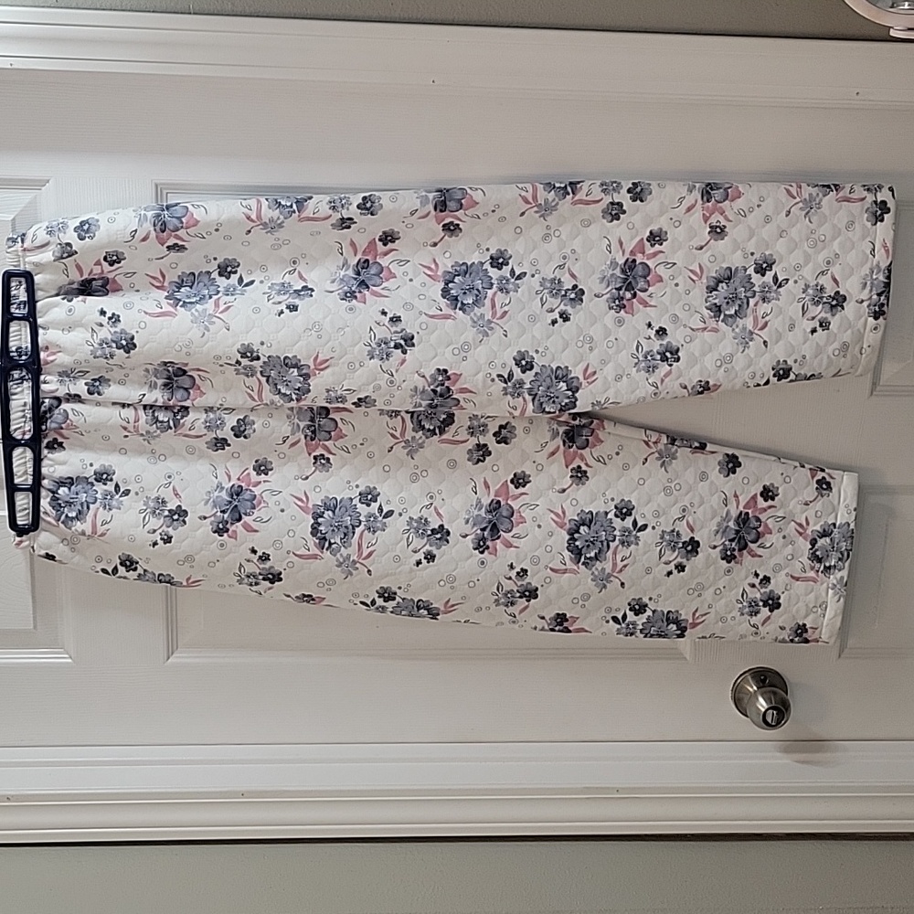 Women's Cotton Quilted Floral Lounge Pants And Top. Size Large
